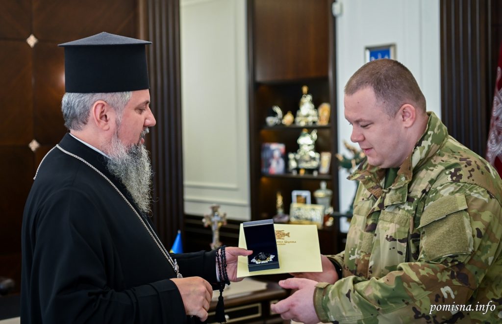 Митрополит Епіфаній нагородив командира Окремої президентської бригади імені Хмельницького