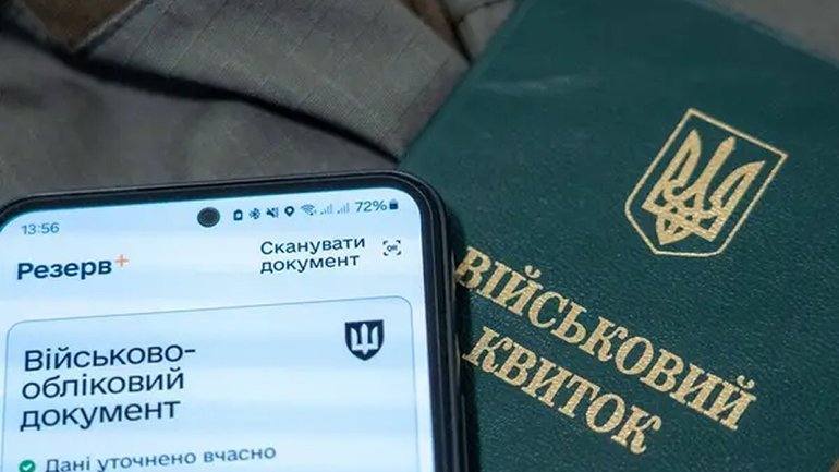 Адвокатське бюро Микити Чекмана відкрило цілодобову "гарячу лінію", яка консультуватиме кліриків УПЦ з питань мобілізації.