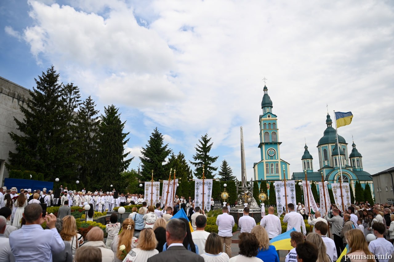 Молитва за полеглих захисників у Мостиськах