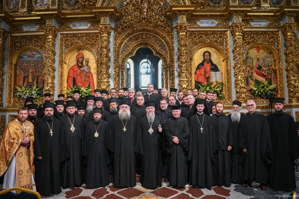 Віряни УПЦ закликали делегацію з Афону не підтримувати дії ПЦУ щодо Києво-Печерської лаври
