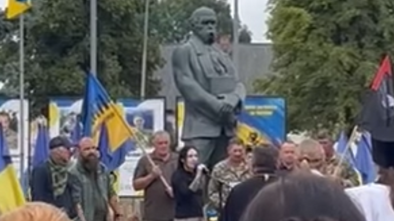 Під час прощання з військовим у Шацьку побратими вимагали вести службу українською