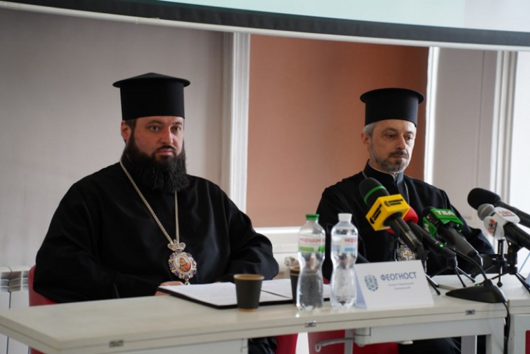 "Пора прозріти": владика Феогност звернувся до священників та вірян УПЦ на Буковині