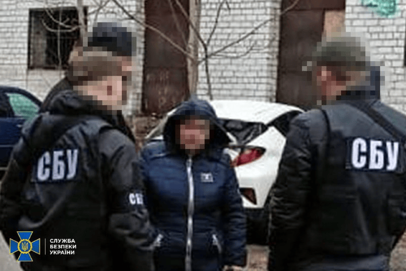 СБУ затримала церковну хористку УПЦ, яка «наводила» ворожі ракети на позиції ЗСУ поблизу Запоріжжя