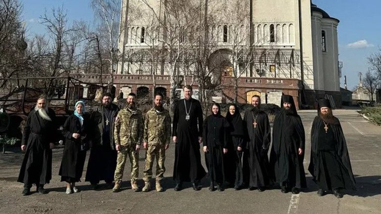 Росіяни почали звозити ікони зі зруйнованих ними ж храмів до монастиря біля Вугледару