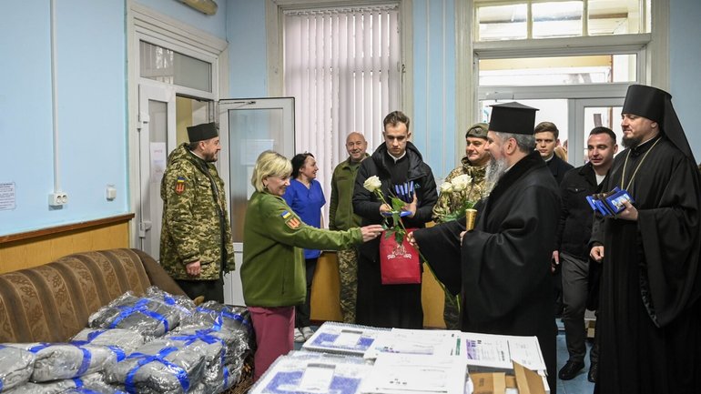 Предстоятель ПЦУ відвідав поранених захисників у житомирському шпиталі