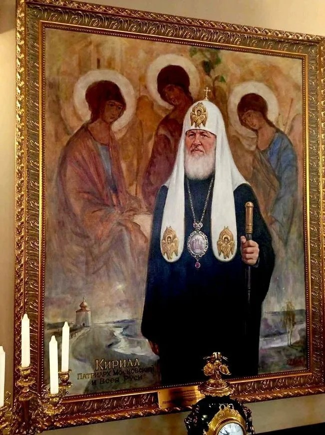 У соцмережах глузують з Гундяєва через його зображення на картині зі Святою Трійцею