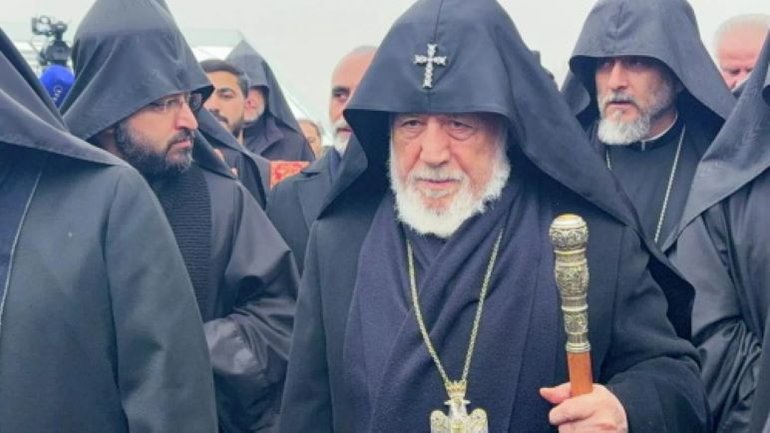 У Вірменії порушили кримінальну справу проти Католікоса Гарегіна II, йому заборонено виїзд із країни