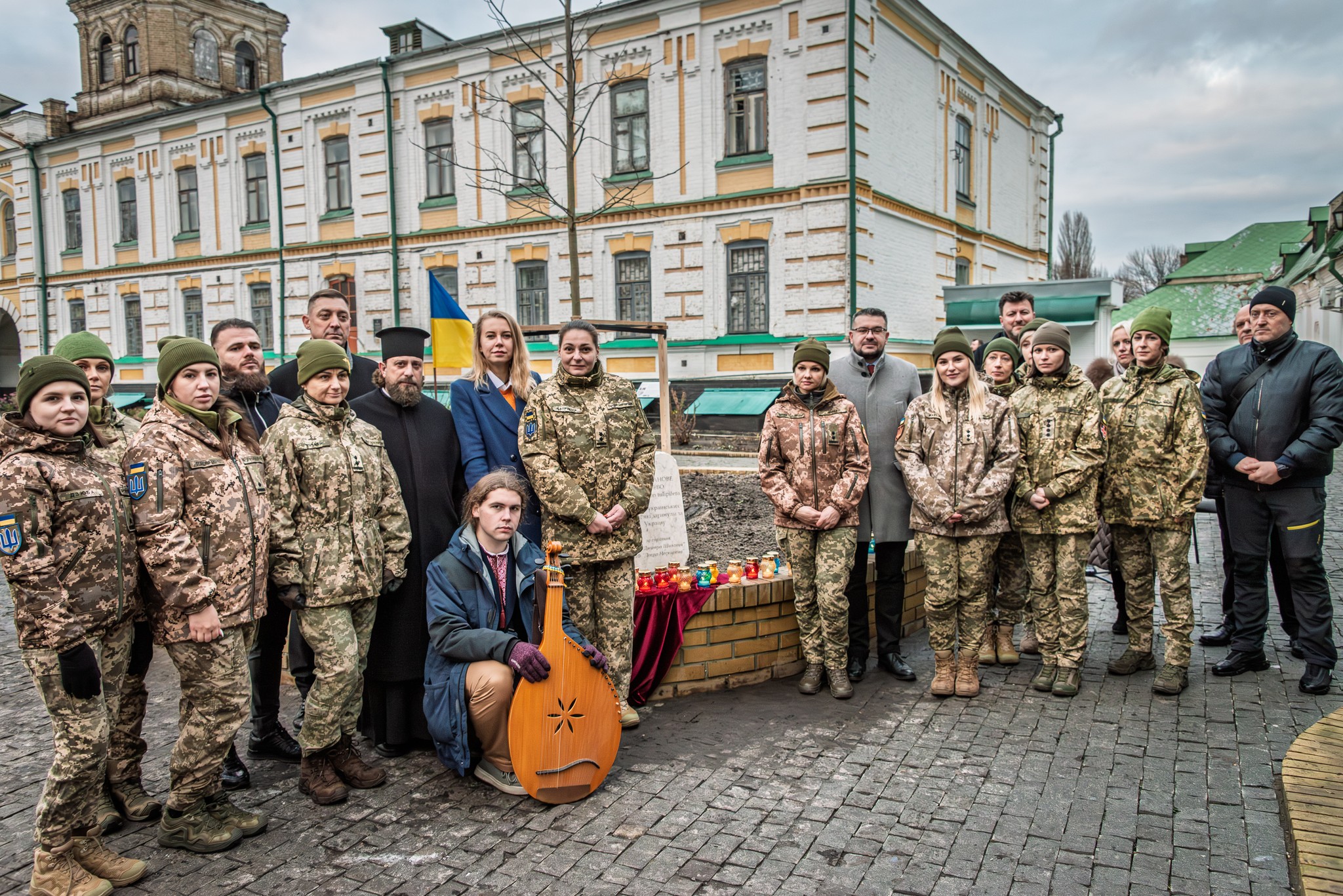 🕊️У Києво-Печерській Лаврі висадили Тюльпанове дерево на честь загиблих жінок-захисників