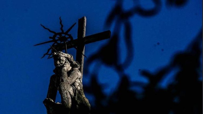 Скульптуру Скорботного Христа із львівської каплиці Боїмів виставили у Варшаві У Варшаві (галерея "Okno na kulturę") за участі Міністерства культури та фонду По...
