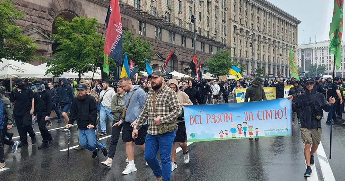 В Києві замість «Маршу рівності» відбулася масова хода на захист сімейних цінностей