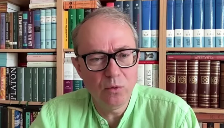 Філософ Андрій Баумейстер назвав примусову мобілізацію священиків УПЦ «унікальним ноу-хау України»
