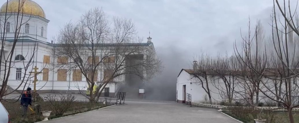 У Херсоні під час російських обстрілів снаряд вчергове влучив в Свято-Духівський собор