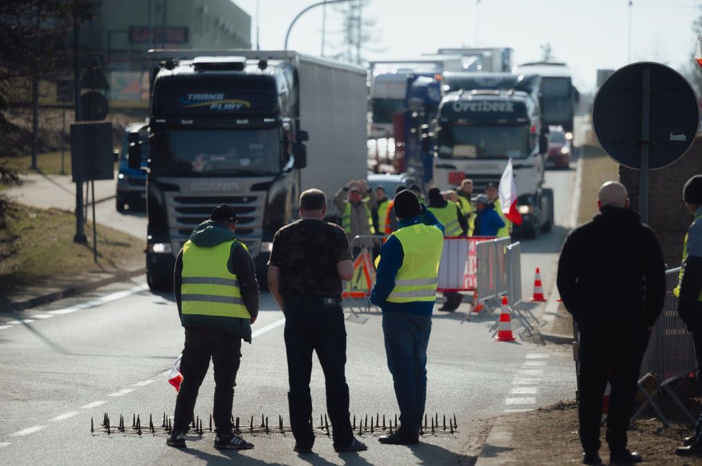 Наближаються пасхальні свята: польські фермери припинили блокаду кордону з Росією