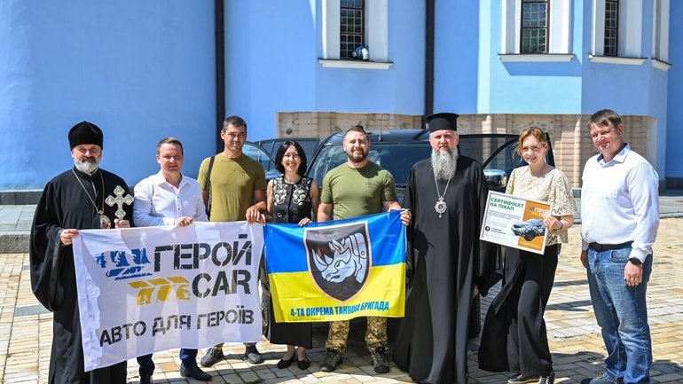 Митрополит Епіфаній благословив та передав автомобіль для воїнів 4-ї окремої танкової бригади
