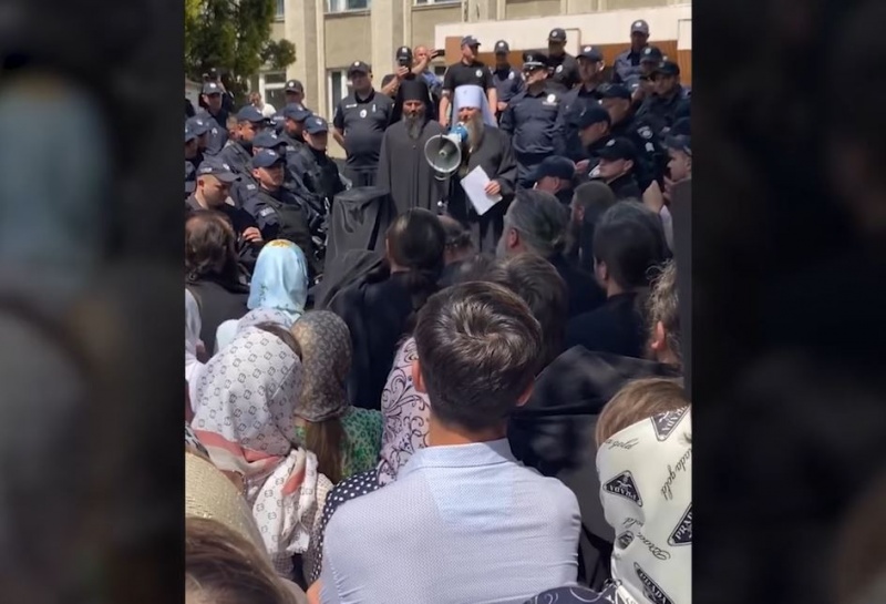 У поліції Буковини пояснили, чому викликали на допит митрополита УПЦ Лонгіна (Жара)