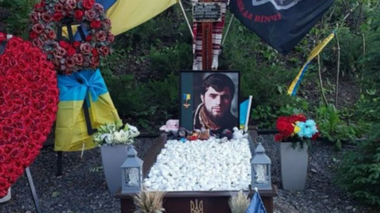 Наруга над могилами військових у Києві: суд розгляне примусове лікування підозрюваної