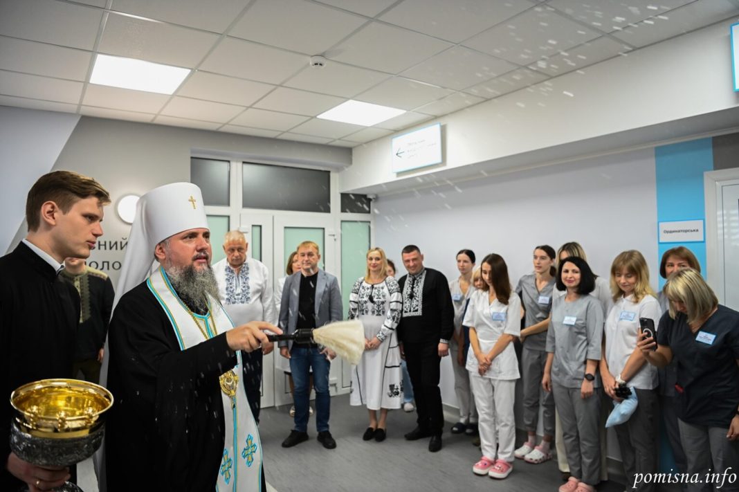 Митрополит Епіфаній у Рівному освятив центр для реабілітації військових У Рівненській обласній клінічній лікарні імені Юрія Семенюка офіційно відкрили новий під...