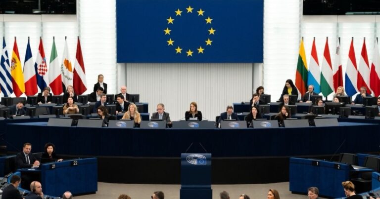 Європарламент рішуче засудив депортації християн із Туреччини