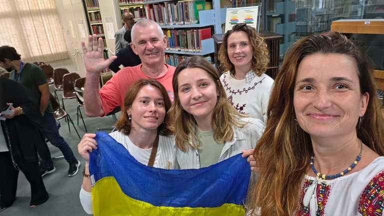У Папському католицькому університеті Ріо-де-Жанейро відкрили «Українську книжкову поличку»