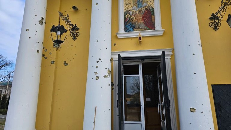 У центрі Херсона від російського обстрілу постраждав Свято-Успенський собор