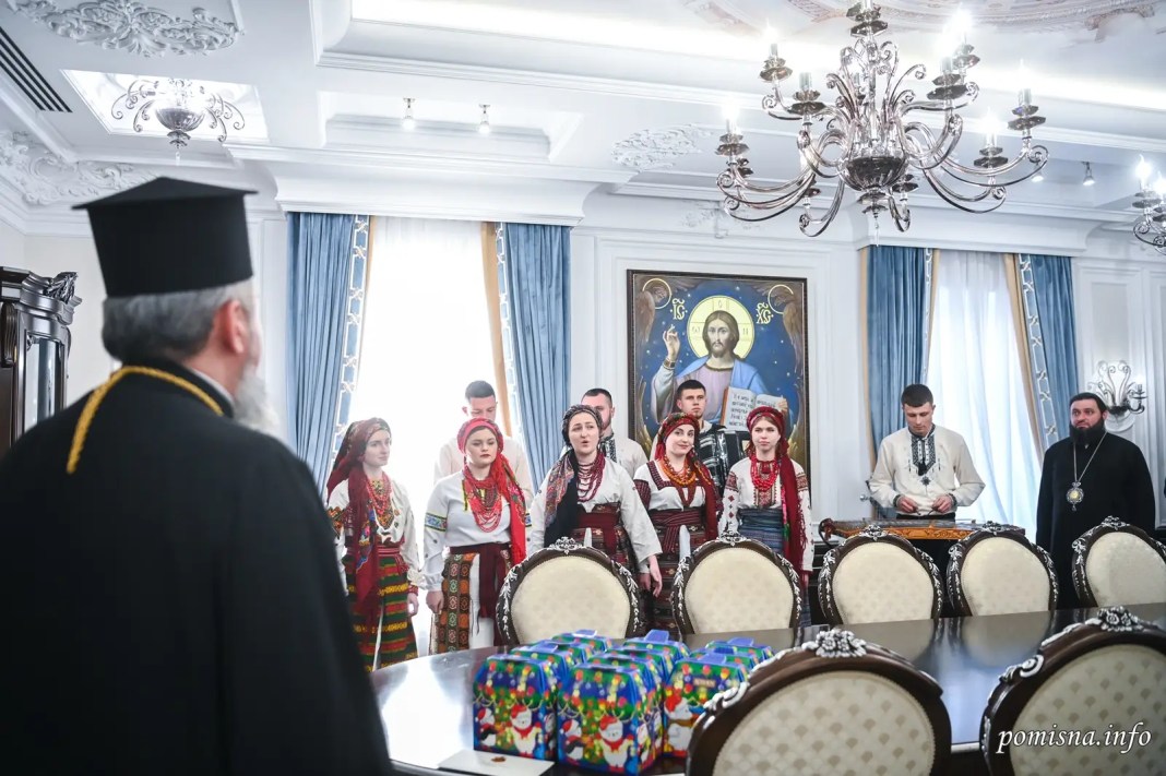 Духовенство і віряни колядою привітали предстоятеля ПЦУ