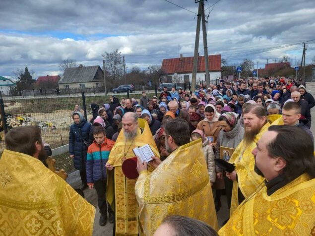 В місті Камінь-Каширський пройшов велелюдний хресний хід Української православної церкви з молитвою про мир в Україні