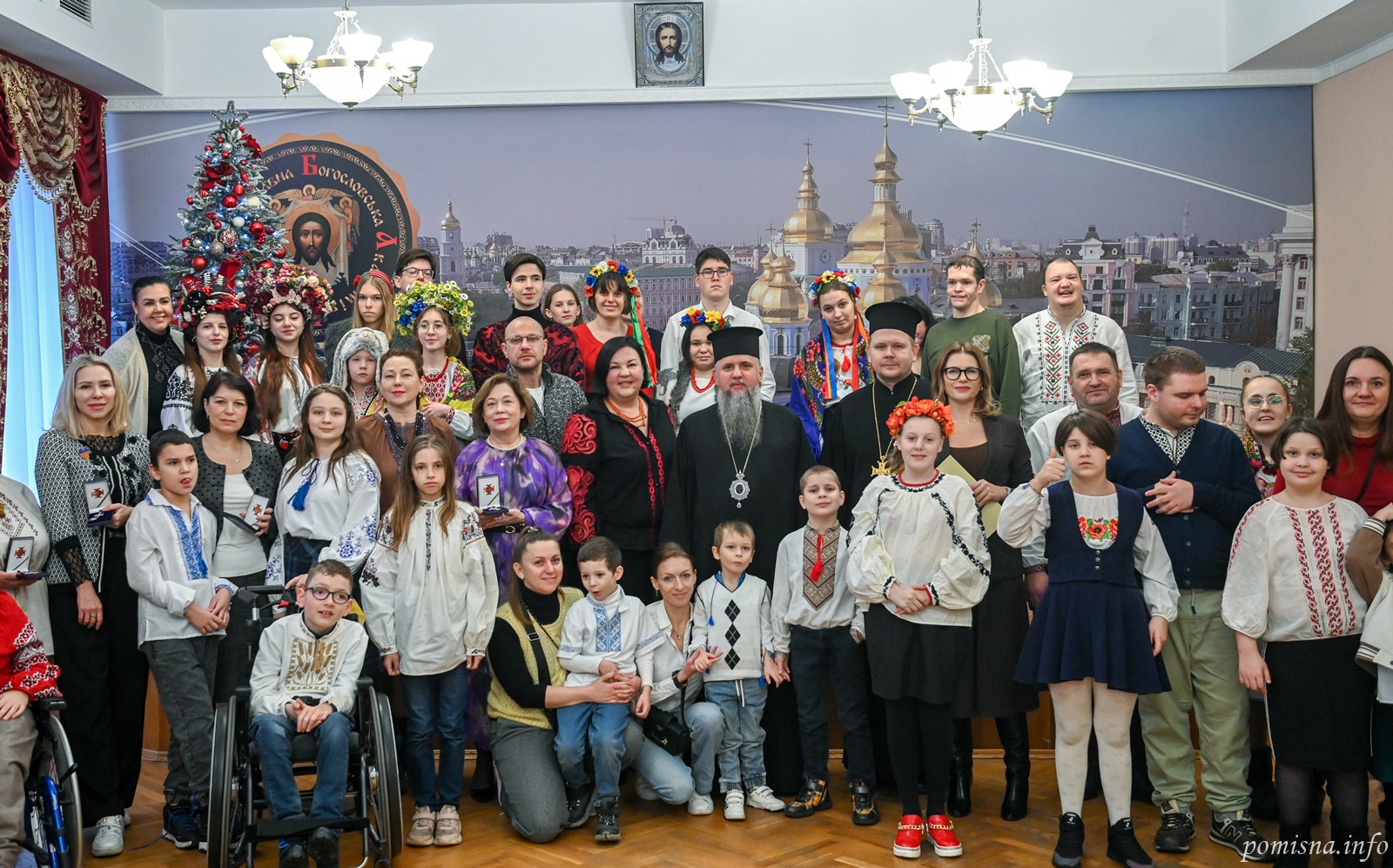 Митрополит Епіфаній привітав дітей з інвалідністю з Днем святителя Миколая