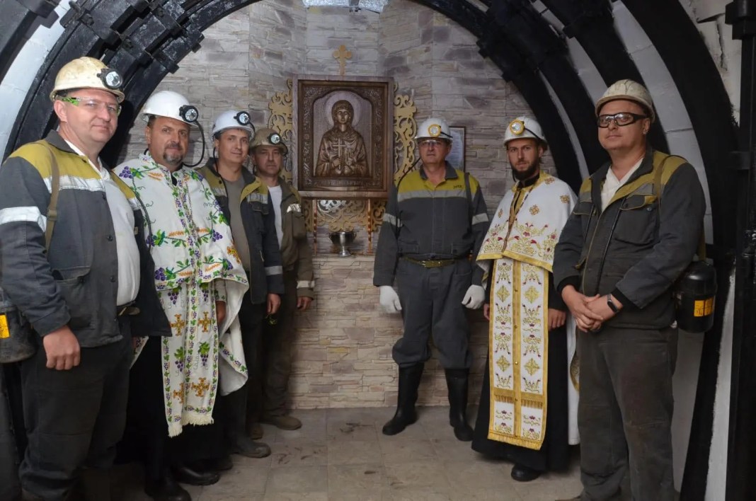 Священники ПЦУ освятили каплицю в шахті Дніпровська