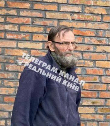 Житель Київщини иївщини забезпечував окупантів інформацією та харчами, а також освячував ворожу техніку