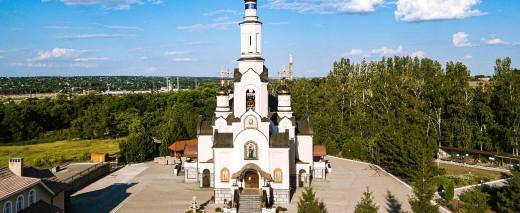 Внаслідок російського обстрілу загорівся храм у Костянтинівці.