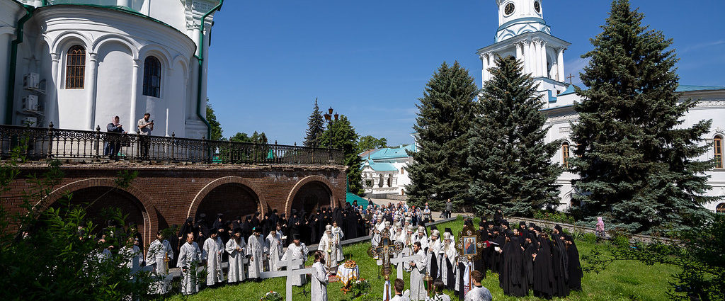 У Святогірській лаврі молитовно вшанували пам’ять насельників обителі, які загинули рік тому внаслідок ворожого обстрілу