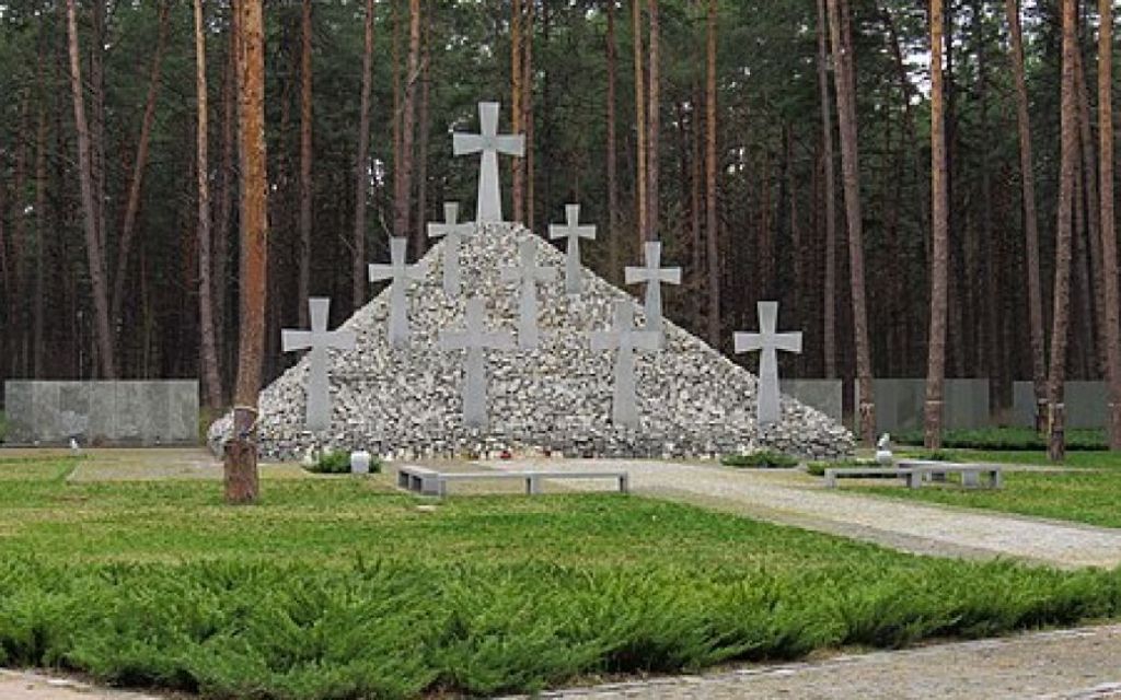 Окупанти заборонили відвідувати кладовища у поминальні дні