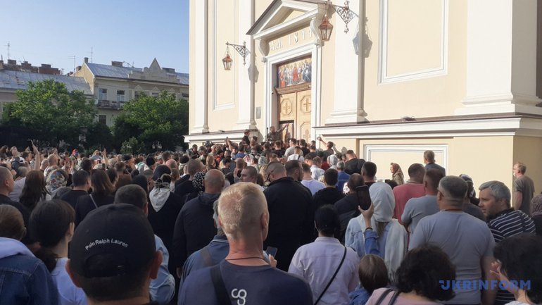 Ми не можемо захопити своє, — єпископ ПЦУ про ситуацію щодо кафедрального собору Чернівців