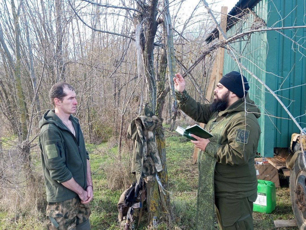 Священники РПЦ хрестять окупантів на війні проти України і причащають на блокпостах
