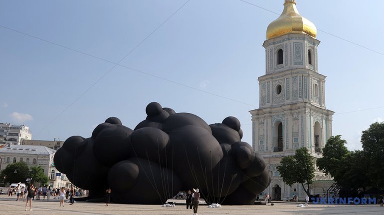 Біля Софії Київської встановили інсталяцію, яку Україна представить на "Burning Man"