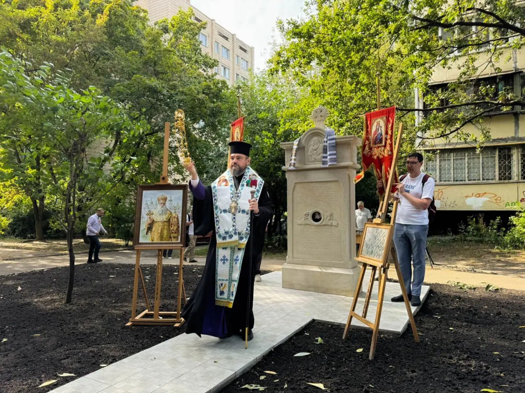 Митрополит Олександр освятив пам’ятник митрополиту Василю Липківському в Києві