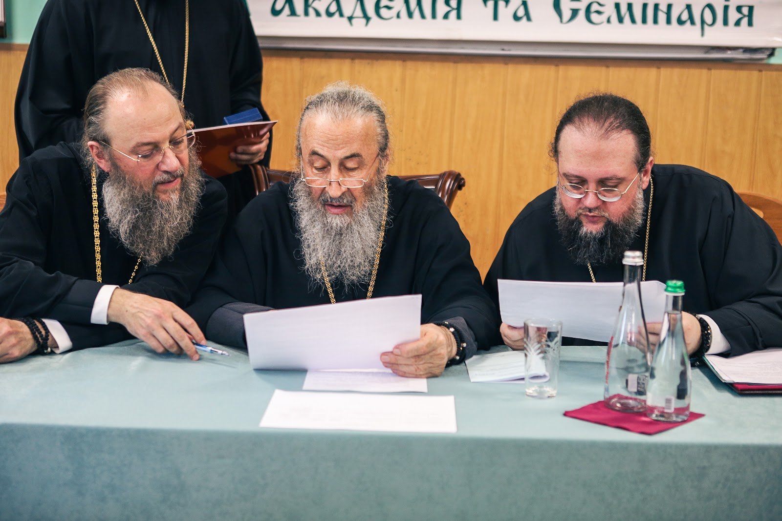 Паства вимагає від Онуфрія підтвердження про вихід із РПЦ