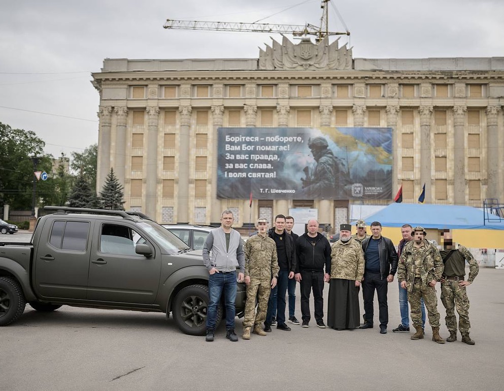 Воїнам ЗСУ передали дві автівки від харків’ян