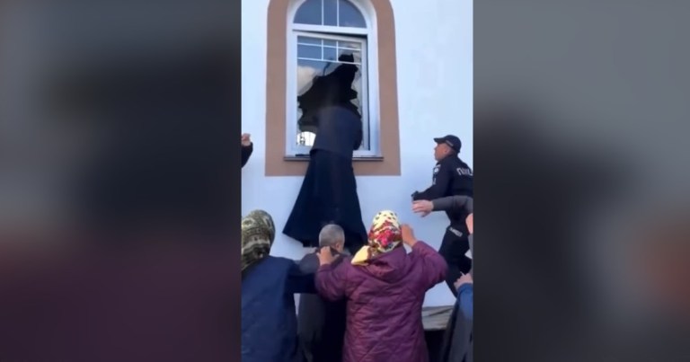 На Хмельниччині слатись сутички між православними вірянами УПЦ і ПЦУ