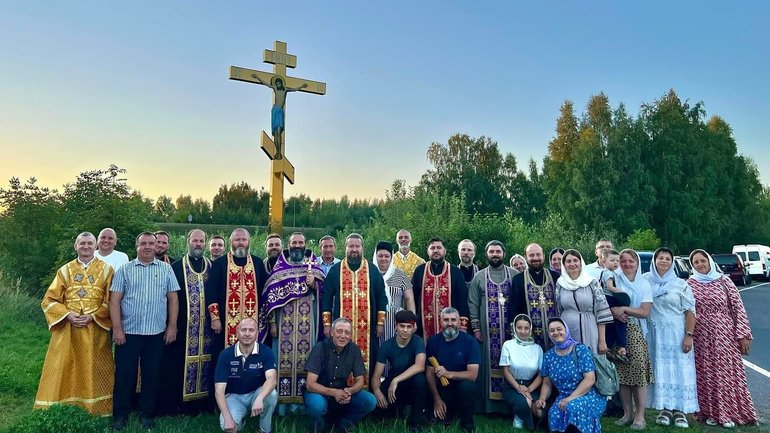 При в'їзді до Ковеля священнослужителі УПЦ встановили поклінний хрест