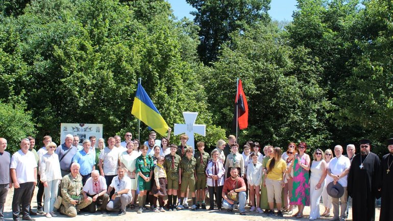 Біля Луцька освятили пам’ятний хрест командирові УПА Петру Гудзуватому