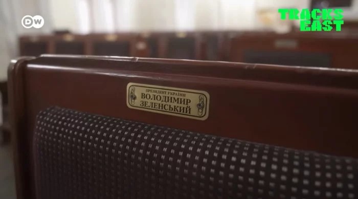 Рабини показали іменне крісло Зеленського в Київській центральній синагозі
