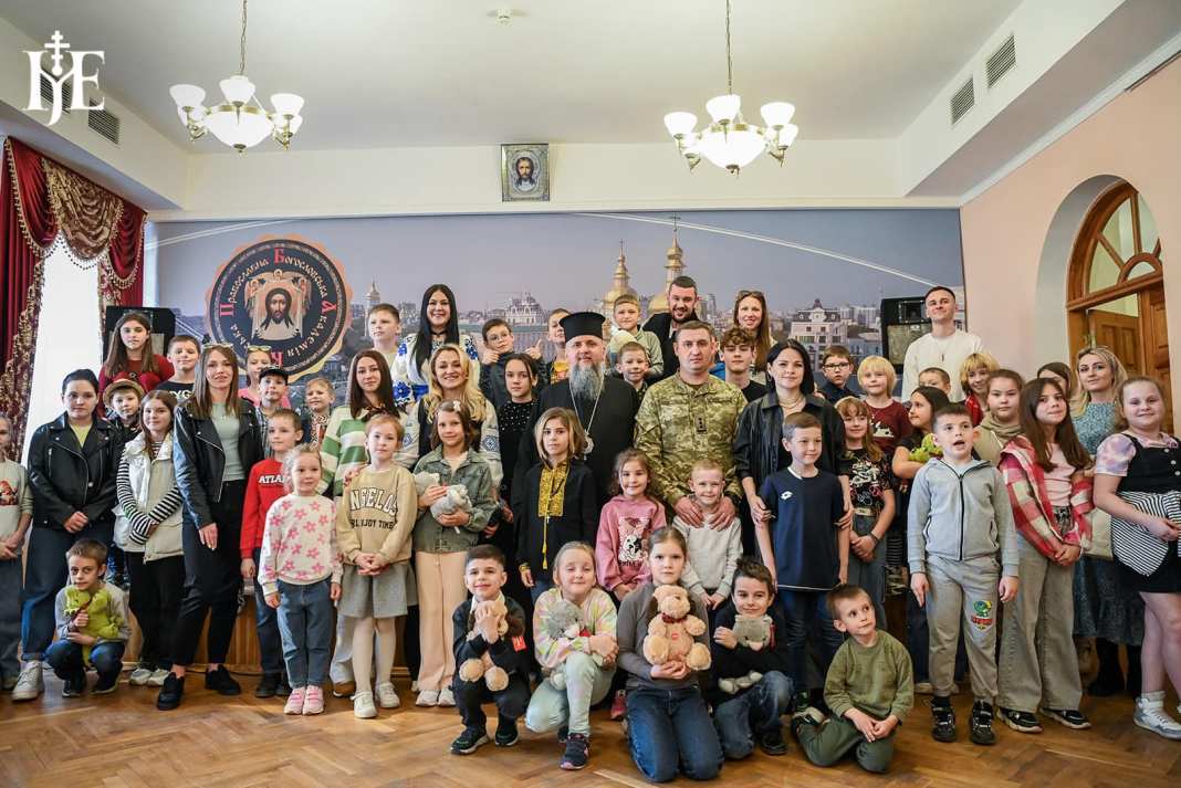 Предстоятель ПЦУ організував для дітей захисників майстер-клас з виготовлення мальованок