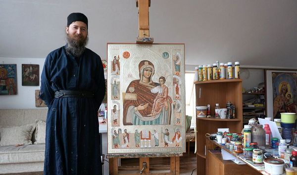 Син новопреставленої Ніни Матвієнко покинув УПЦ, став ченцем ПЦУ і служить тепер у Ніжині 48-річний ієродиякон Януарій (в миру — Іван Гончар) — у Ніжині третій...