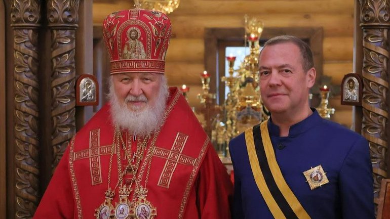 Патріарх Кирило нагородив Медведєва, який погрожує застосувати ядерну зброю