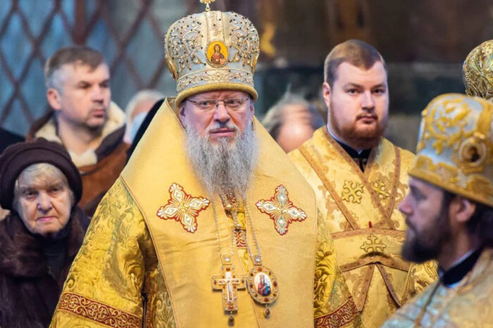 Митрополит Української православної церкви зі своїми священиками перешкоджали молебню за Україну на Буковині