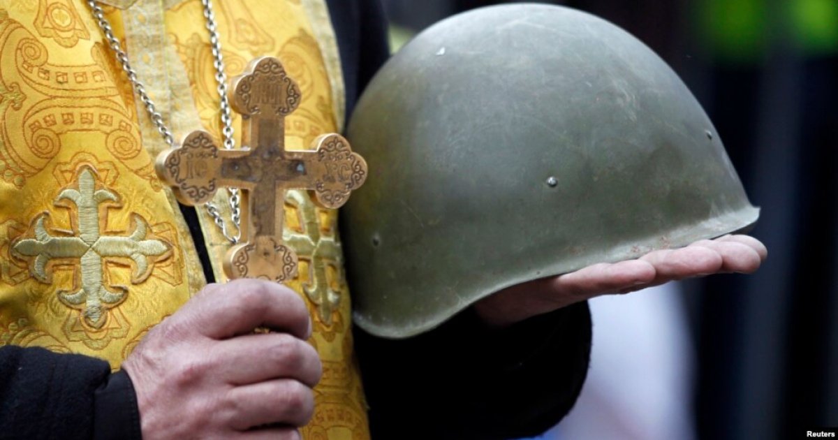 Кабмін дозволив бронювати священників без обмежень