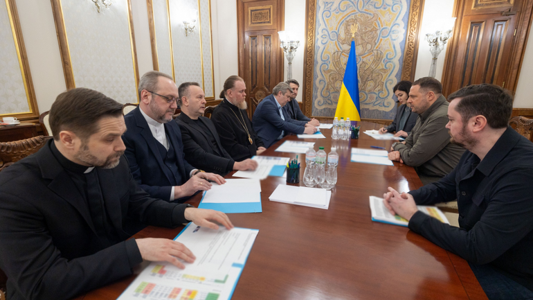 Донести світові правду про війну: Єрмак зустрівся з представниками релігійних спільнот