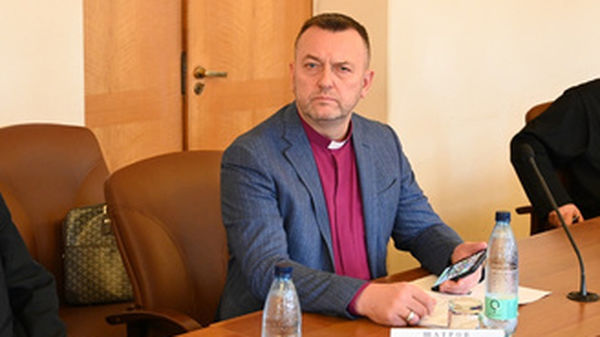 Російський "єпископ", який підтримує «СВО», зібрався на молитовний сніданок до Трампа