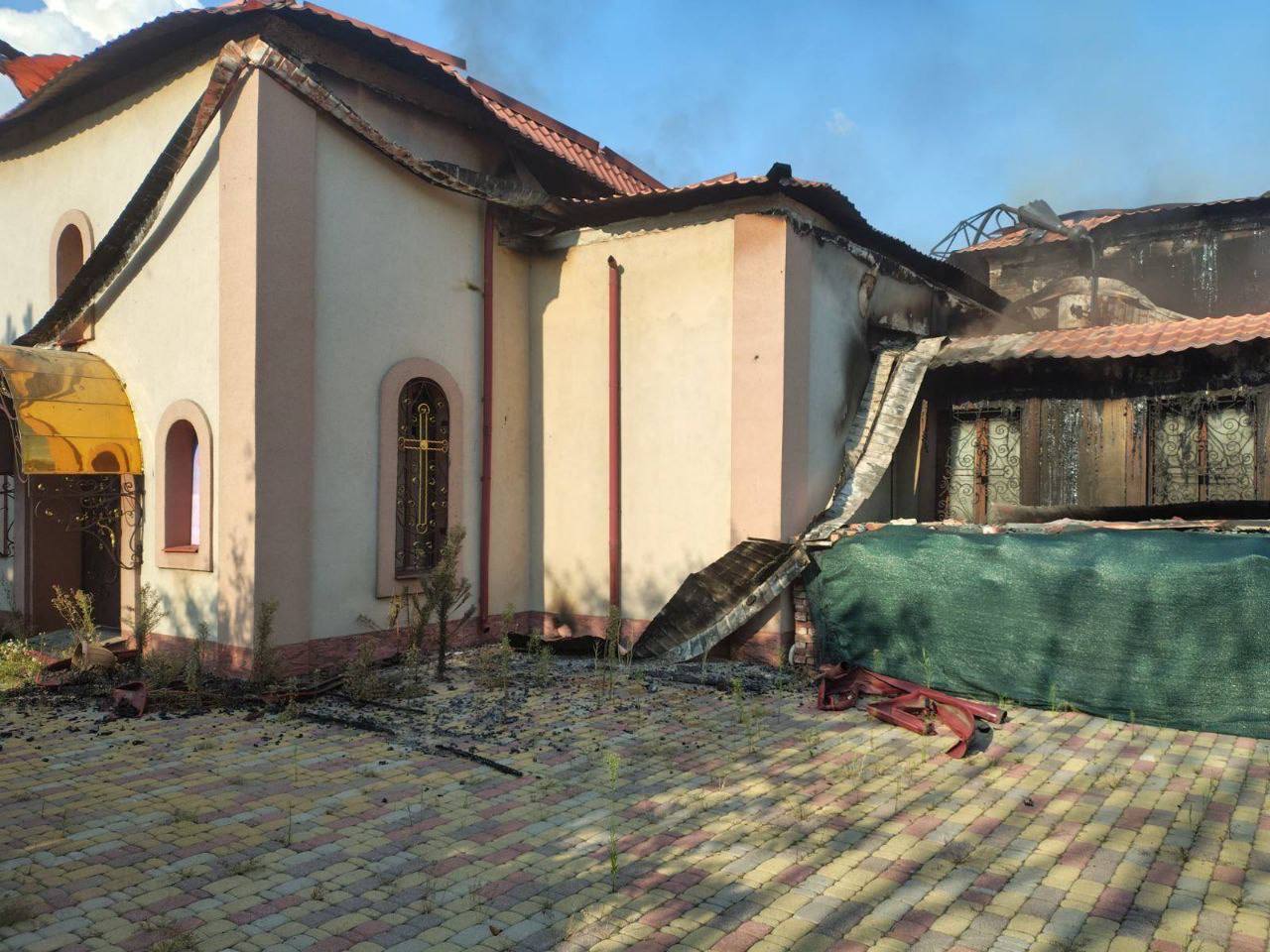 Внаслідок російського обстрілу Мирнограда знищенознищено Димитрівський храм.